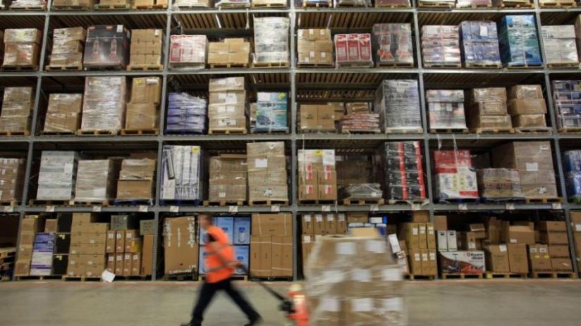 The government&rsquo;s industrial strategy must prioritise e-commerce in order to boost small business exports and promote economic growth, a report has urged.
