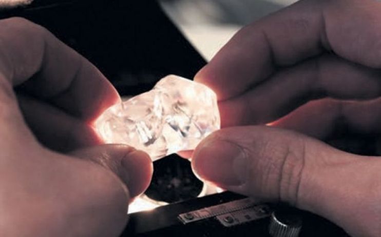 De Beers diamond sales improve despite market challenges