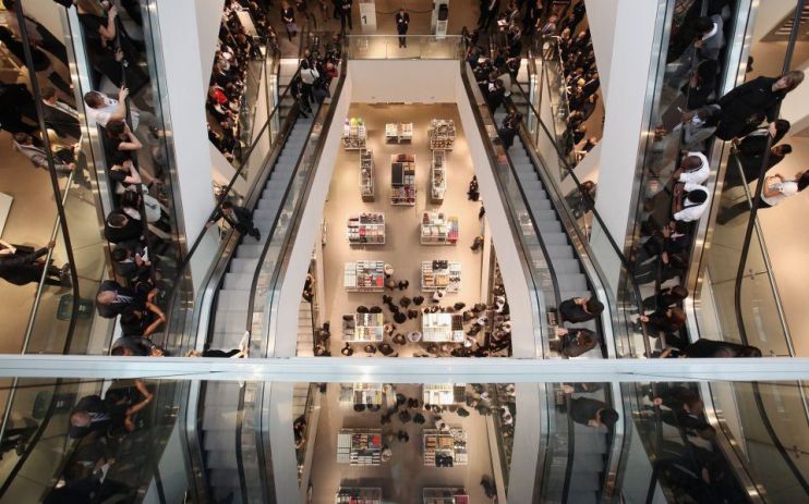 British shopping centre giant Hammerson is reportedly in advanced talks to sell its &pound;1bn stake in Value Retail, owner of Bicester Village, the luxury retail complex.&nbsp;