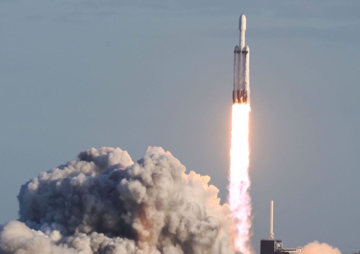 TITUSVILLE, FLORIDA - APRIL 11: The SpaceX Falcon Heavy rocket lifts off from launch pad 39A at NASA&rsquo;s Kennedy Space Center on April 11, 2019 in Titusville, Florida. The rocket is carrying a communications satellite built by Lockheed Martin into orbit. (Photo by Joe Raedle/Getty Images)