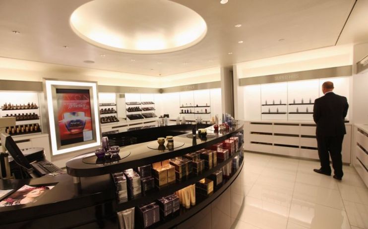 Global beauty giant Avon is launching its first stores in Britain.