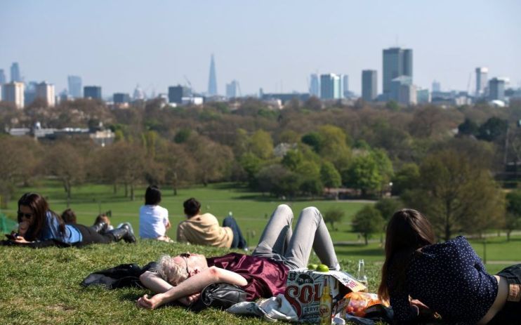 Londoners enjoy a UK heatwave
