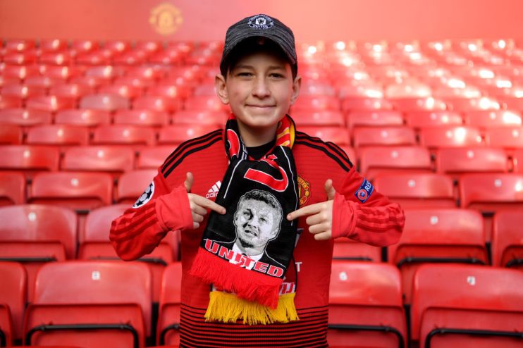 MANCHESTER, ENGLAND - FEBRUARY 24: A fan wears a scarf displaying an image of Ole Gunnar Solskjaer, Interim Manager of Manchester United on it prior to the Premier League match between Manchester United and Liverpool FC at Old Trafford on February 24, 2019 in Manchester, United Kingdom. (Photo by Laurence Griffiths/Getty Images)
