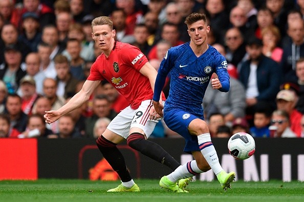 Chelsea's English midfielder Mason Mount (R) takes on Manchester United's English midfielder Scott McTominay (L) during the English Premier League football match between Manchester United and Chelsea at Old Trafford in Manchester, north west England, on August 11, 2019. (Photo by Oli SCARFF / AFP) / RESTRICTED TO EDITORIAL USE. No use with unauthorized audio, video, data, fixture lists, club/league logos or 'live' services. Online in-match use limited to 120 images. An additional 40 images may be used in extra time. No video emulation. Social media in-match use limited to 120 images. An additional 40 images may be used in extra time. No use in betting publications, games or single club/league/player publications. / (Photo credit should read OLI SCARFF/AFP/Getty Images)