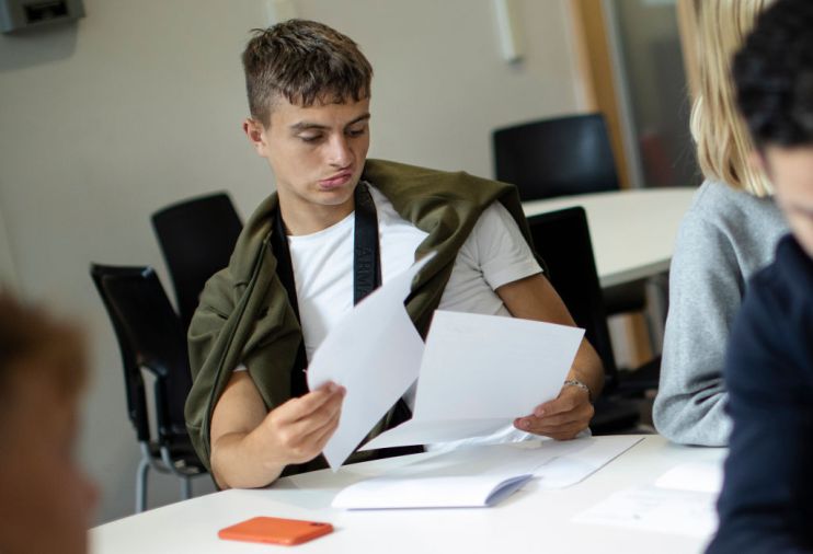 Further education &pound;1bn worse off than 2010 despite higher spending, says report