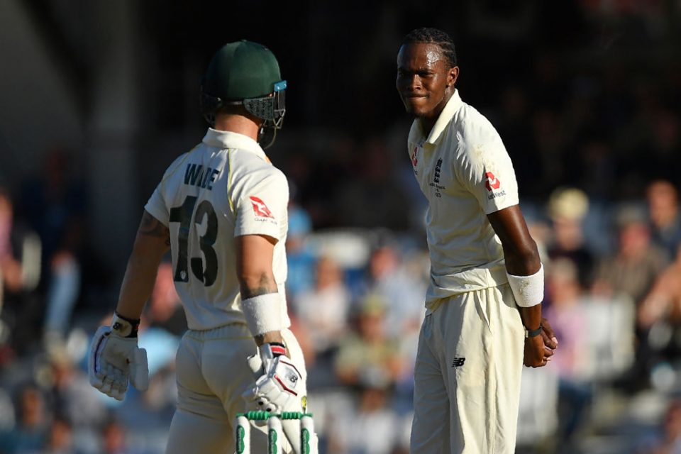 Australia's Matthew Wade (L) and England's Jofra Archer face off during play on the fourth day of the fifth Ashes cricket Test match between England and Australia at The Oval in London on September 15, 2019. (Photo by DANIEL LEAL-OLIVAS / AFP) / RESTRICTED TO EDITORIAL USE. NO ASSOCIATION WITH DIRECT COMPETITOR OF SPONSOR, PARTNER, OR SUPPLIER OF THE ECB (Photo credit should read DANIEL LEAL-OLIVAS/AFP/Getty Images)