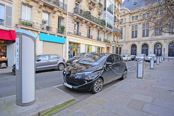Electric car in Paris
