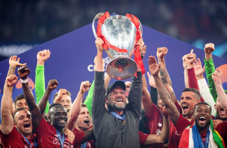 MADRID, SPAIN - JUNE 01: Jurgen Klopp, Manager of Liverpool celebrates with the Champions League Trophy after winning the UEFA Champions League Final between Tottenham Hotspur and Liverpool at Estadio Wanda Metropolitano on June 01, 2019 in Madrid, Spain. (Photo by Matthias Hangst/Getty Images)