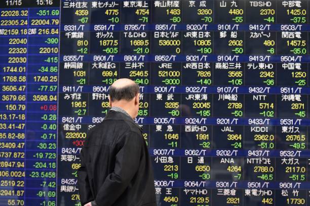 Asian stocks fall as Donald Trump threatens more tariffs