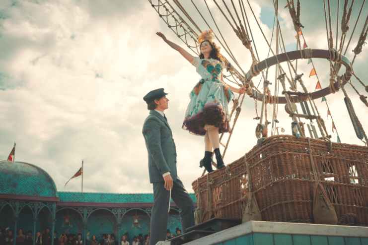 Felicity Jones and Eddie Redmayne in The Aeronauts