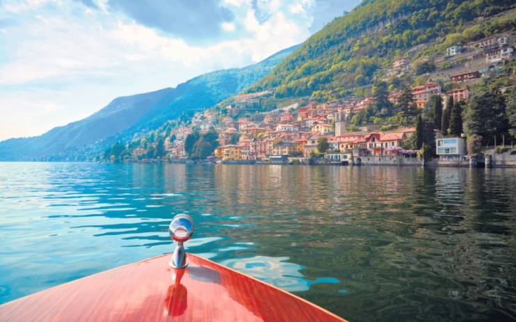 Speed boat on Lake Como