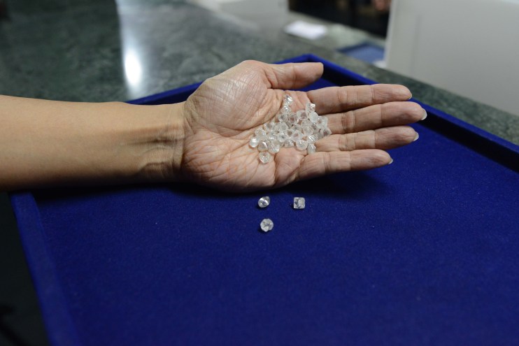 De Beers ends difficult 2019 with sales rise