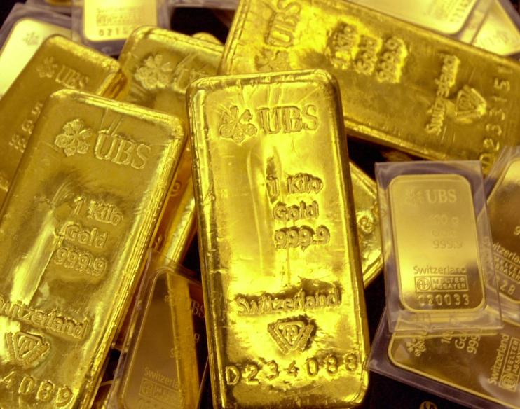 Gold price bars are displayed at Shinhan Bank