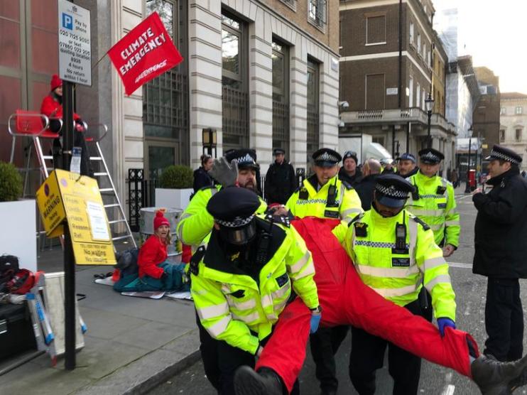 100 Greenpeace activists delivered 500 solar panels with a total area of over 800 square metres to BP&rsquo;s London Headquarters in St James&rsquo; Square. All six office doors around the building have been blocked with activists locked to dirty oil barrels to prevent staff from entering.