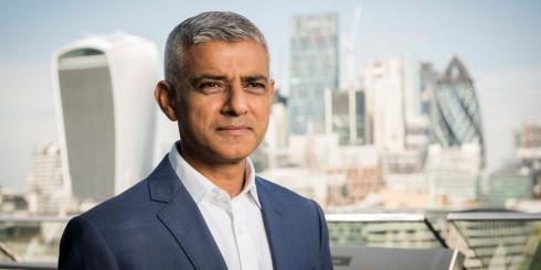 Sadiq Khan is set to warn Brexit has hit London&rsquo;s jobs market, with almost 300,000 fewer positions available in the capital, at a glitzy City dinner.