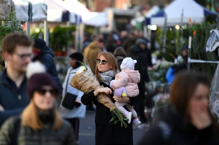 BRITAIN-HEALTH-VIRUS-RETAIL-FLOWERS