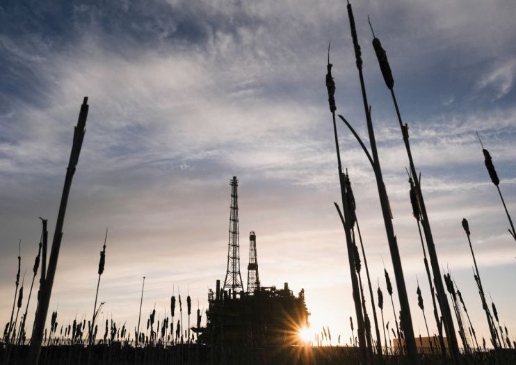 The price of worldwide benchmark Brent crude tumbled overnight as the global oil price rout continued on fears that storage space is rapidly running out.