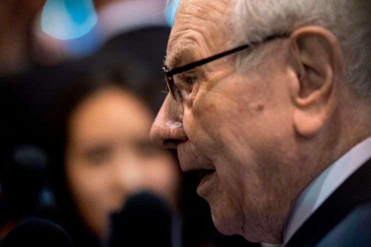 US airline stocks have dropped sharply today as markets reacted to veteran trader Warren Buffett&rsquo;s decision to sell all of his firm&rsquo;s stakes in the US&rsquo; four main carriers.