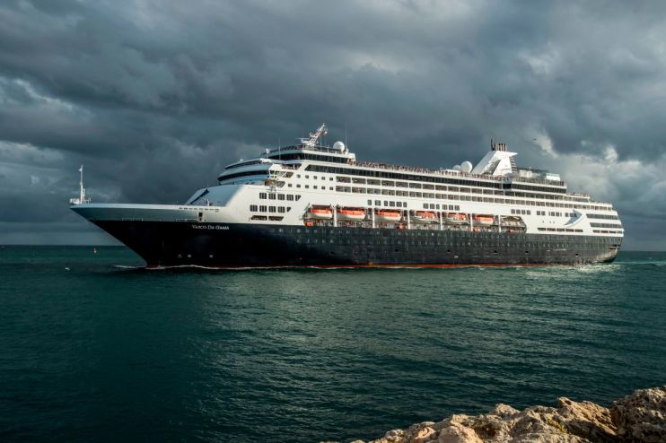 Cruise firm CMV seeks rescue deal or risks going under