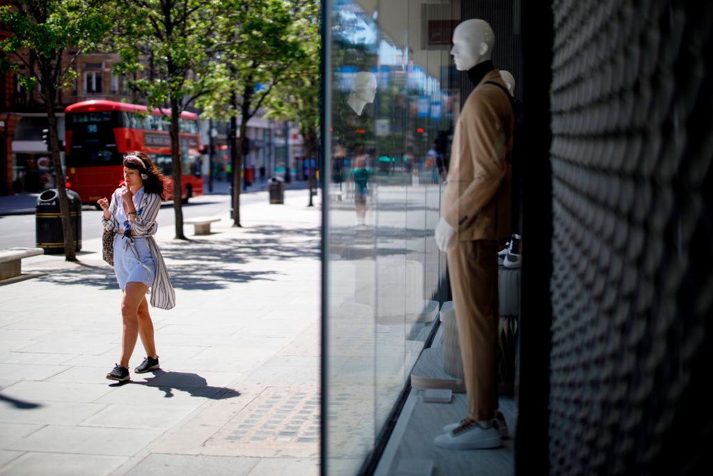 BRITAIN-HEALTH-VIRUS-RETAIL