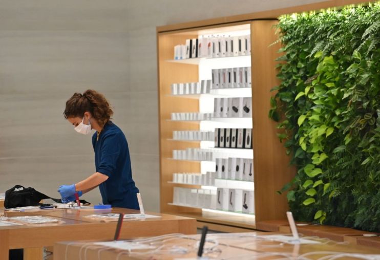 BRITAIN-HEALTH-VIRUS-RETAIL