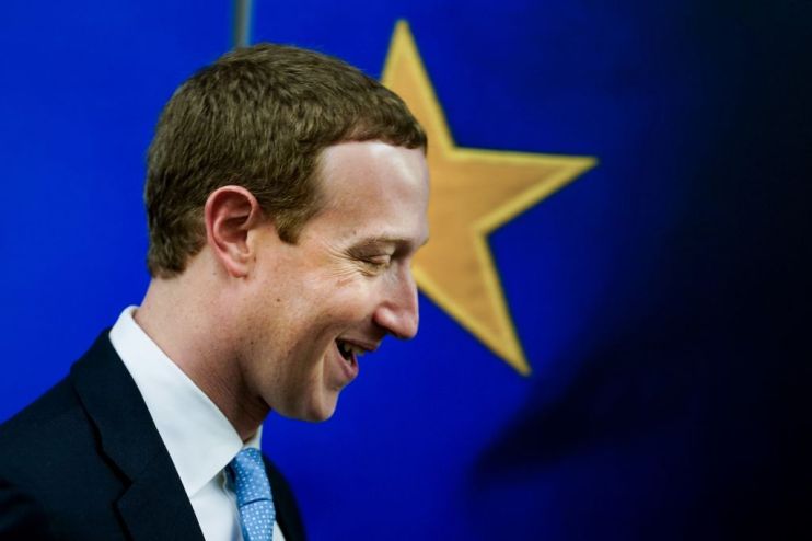 zuckerberg-facebook