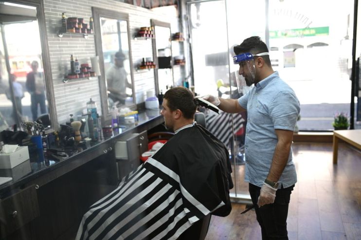 BRITAIN-HEALTH-VIRUS-HAIRDRESSER