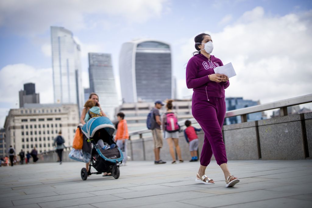 What do experts think will happen to the UK economy?