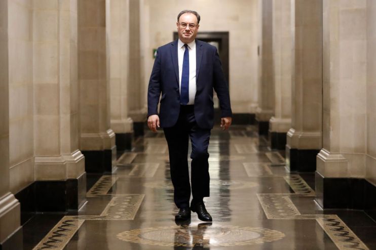 Bank of England warns of risks to the UK economy