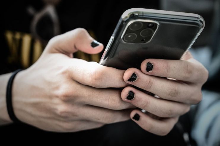FRANCE-MEDIA-INTERNET-MOBILES