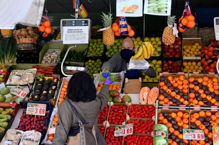 IMF: Covid cases and support cutbacks threaten global recovery