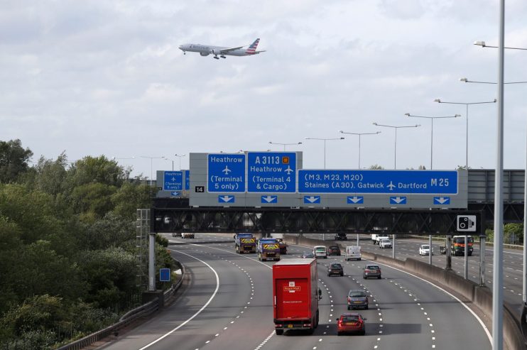 BRITAIN-HEALTH-VIRUS-TRANSPORT