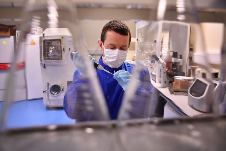 BRITAIN-HEALTH-VIRUS-VACCINES