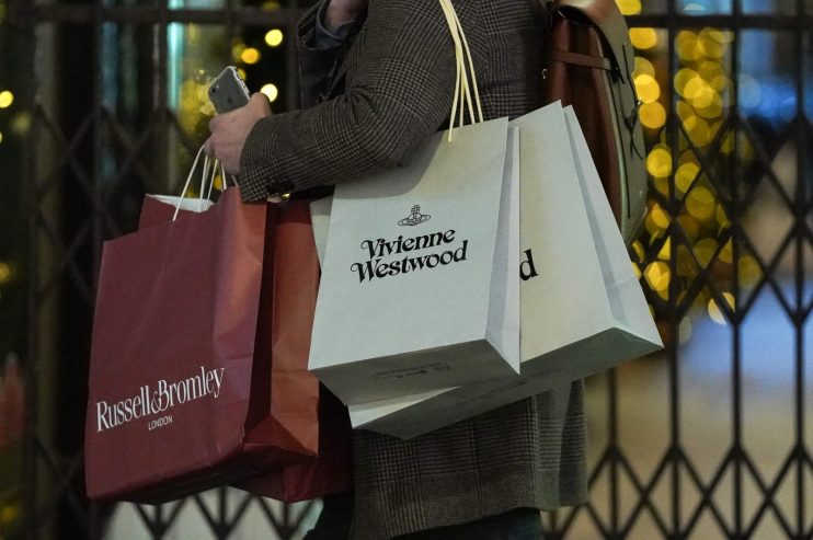 UK Shoppers Expected To Spend Over &pound;80 Billion In Run Up To Christmas