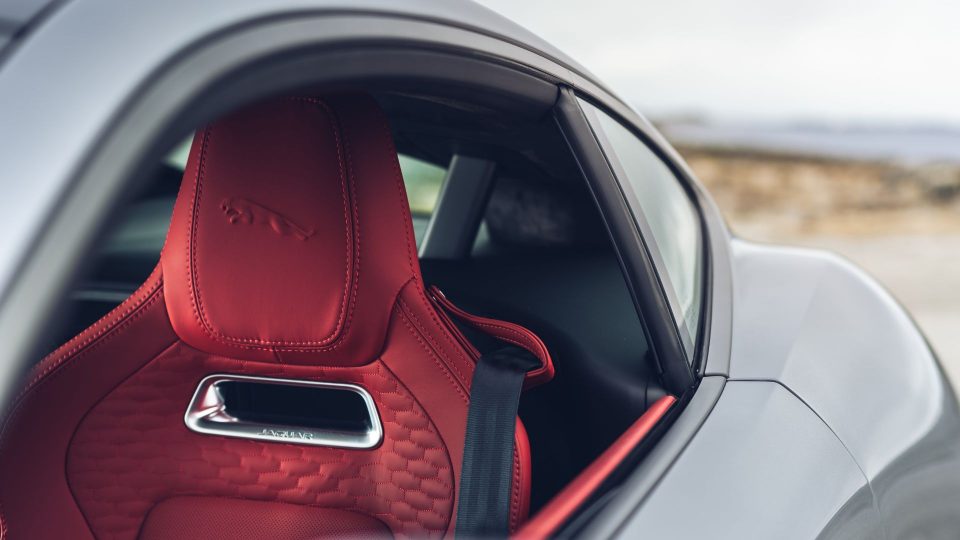 Jaguar F-Type P300