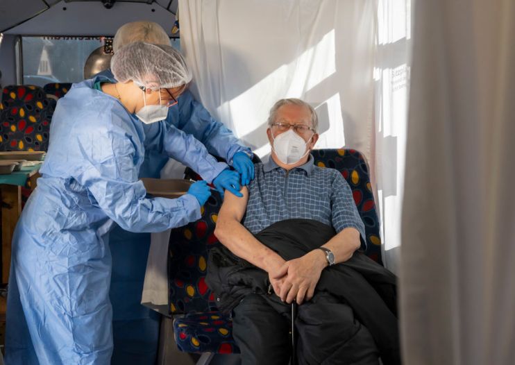 Saxony Tests Mobile Vaccination Centers