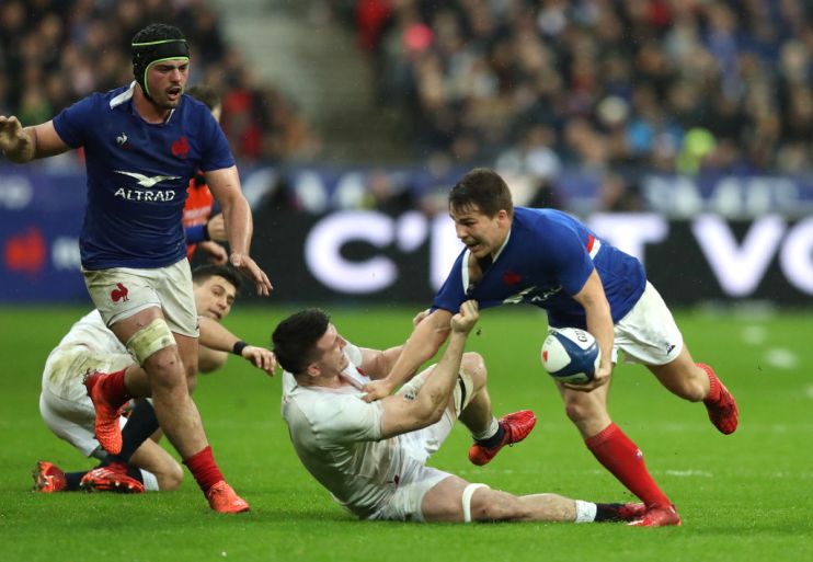 France can keep the pressure on Six Nations leaders Wales when they face England at Twickneham on Saturday