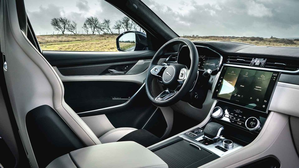 Jaguar F-Pace SVR