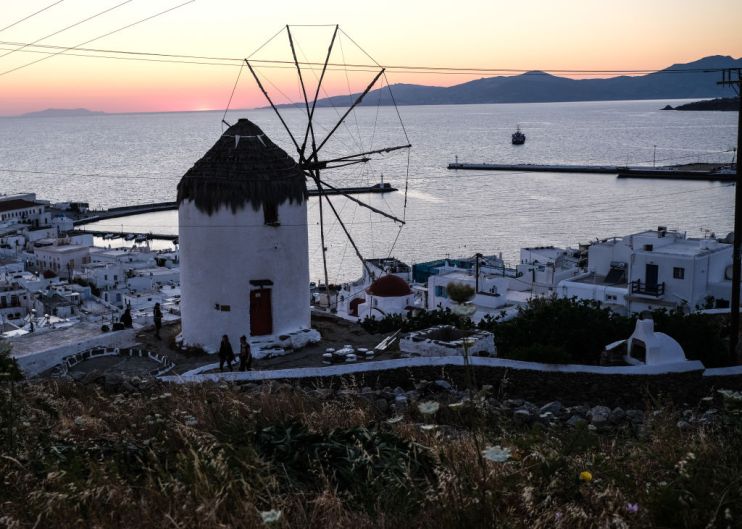 GREECE-UK-TOURISTS-COVID