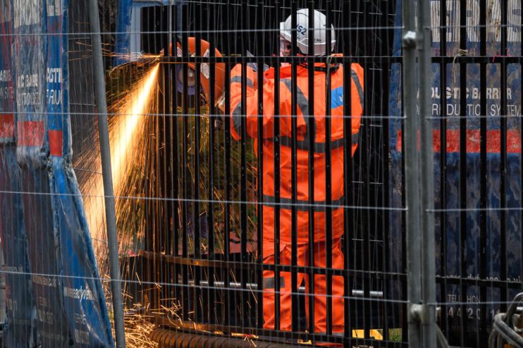 HS2 Begins Evicting Protesters At Euston square
