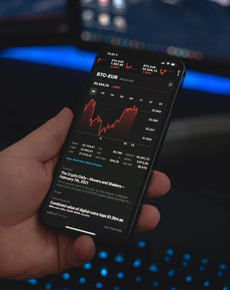 Bitcoin price in euros on phone