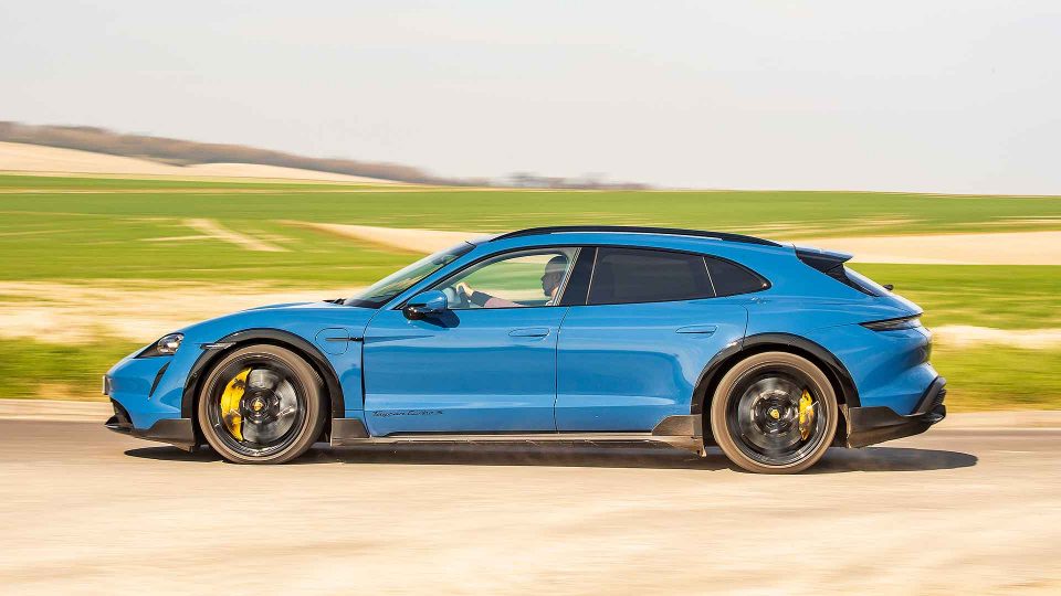 Porsche Taycan Turbo S Cross Turismo