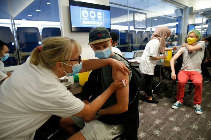 London Mayor Visits Pop-up Chelsea FC Vaccine Hub