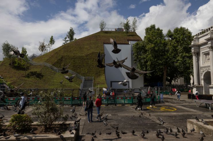 &pound;6 Million Marble Arch Mound Fails To Wow Visitors