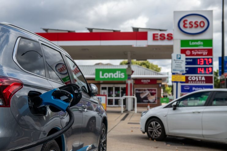 UK Fuel Crisis Spurs Inquiries About Electric Cars, Say Dealers
