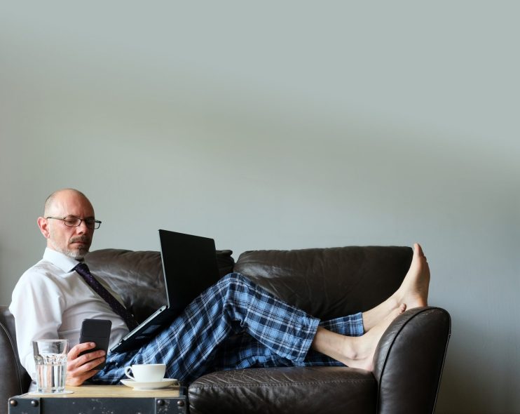 Artificial intelligence (AI) is more likely to replace the jobs of those who work from home, a study by Oxford professors has warned.&nbsp;&nbsp;