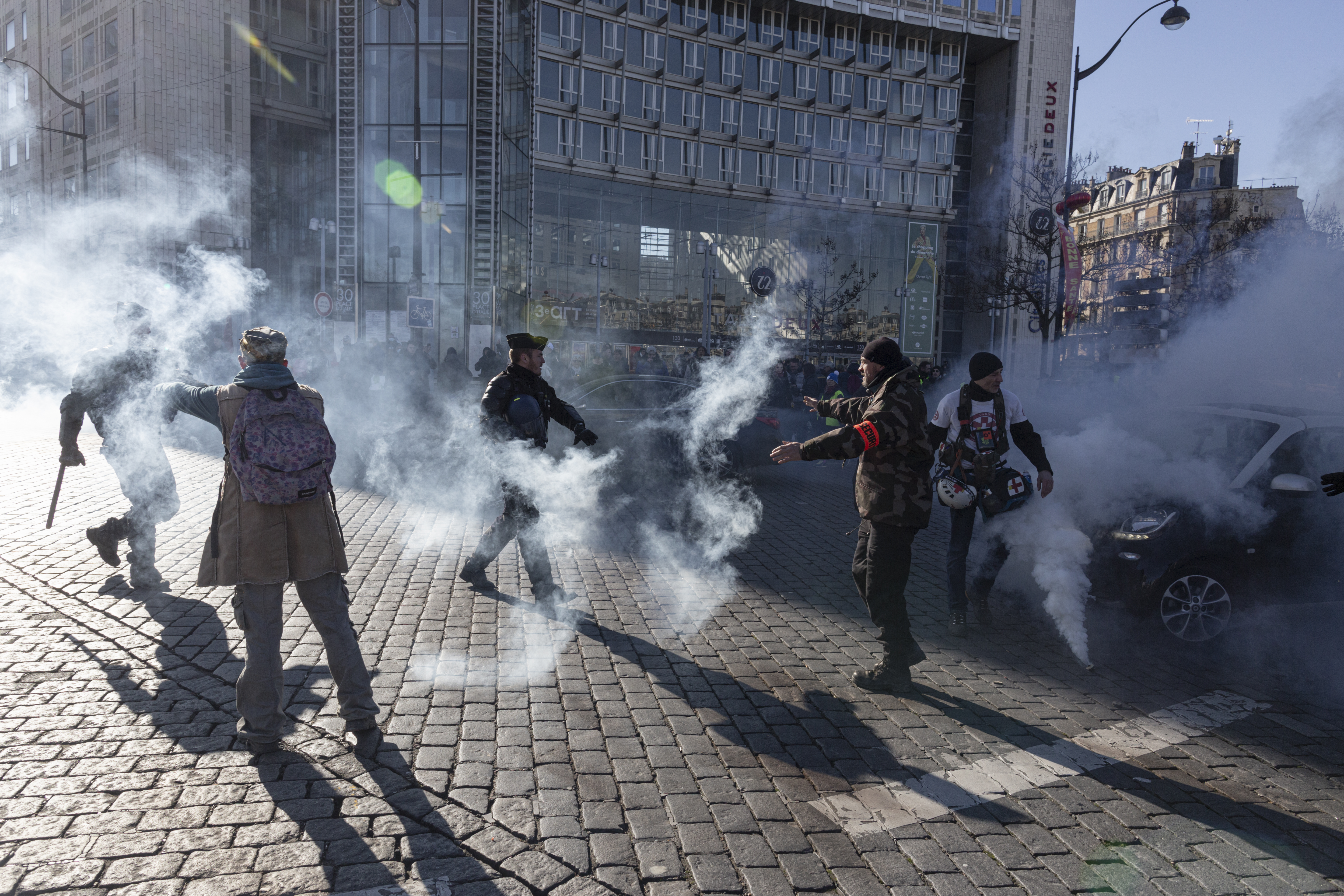 France's Motorists Inspired By Ottowa 'Freedom Convoy' Protest Defy Ban To Converge In Paris