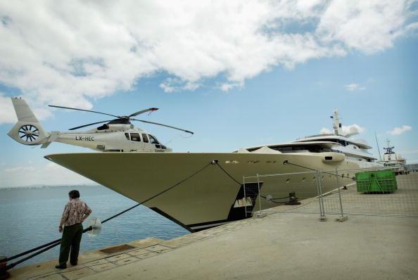 Russian Billionaire Roman Abramovich Leaves His Yacht In Portugal