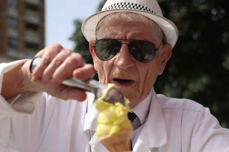 London's City Dwellers Find Ways To Stay Cool, Seeking Urban Oases Instead Of Seaside