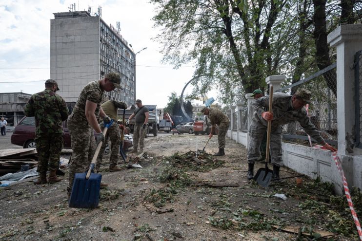 The UK has pledged to share its expertise and help Ukraine rebuild its transport network